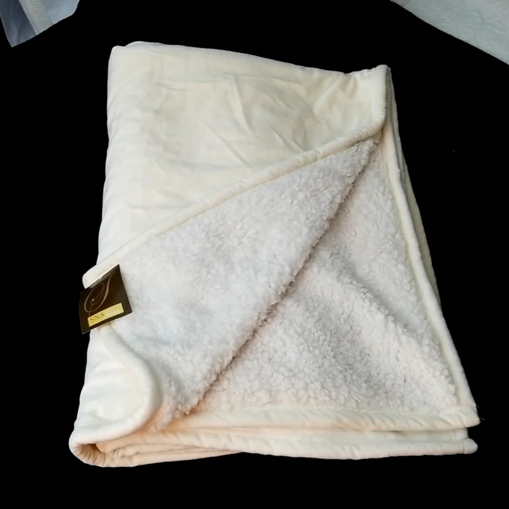 SNA Textile Serpa and Velvet Throw